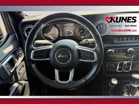 Used 2019 Jeep Wrangler Unlimited Sahara w/ Dual Top Group AWD/4WD image 15