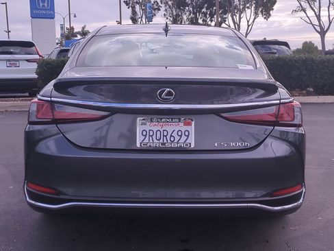 Certified 2025 Lexus ES 300h w/ Premium Package image 7