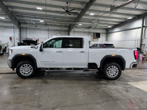 Used 2024 GMC Sierra 3500 SLT image 5