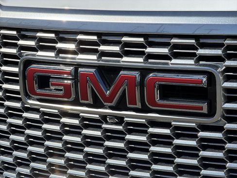 Used 2024 GMC Yukon Denali RWD image 31