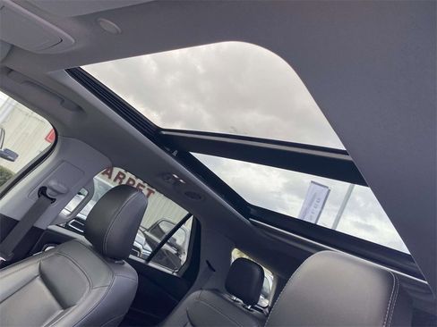 Used 2022 Ford Explorer XLT w/ Equipment Group 202A image 53