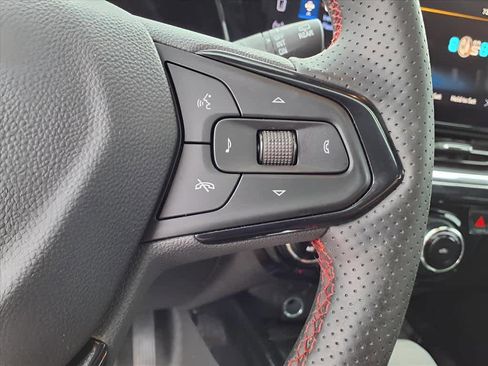 Used 2025 Chevrolet Trax RS w/ Sunroof Package image 23