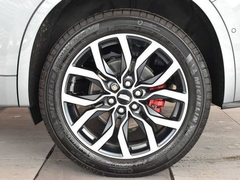 Used 2024 Cadillac XT6 Sport w/ Technology Package AWD/4WD image 9