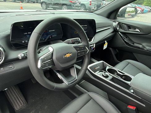 New 2026 Chevrolet Equinox LT w/ Convenience Package II FWD image 17