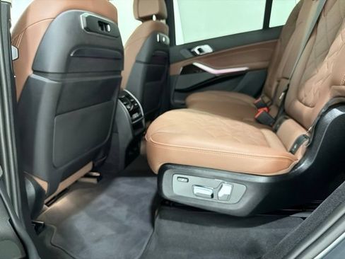 Used 2024 BMW X7 xDrive40i w/ Premium Package AWD/4WD image 17