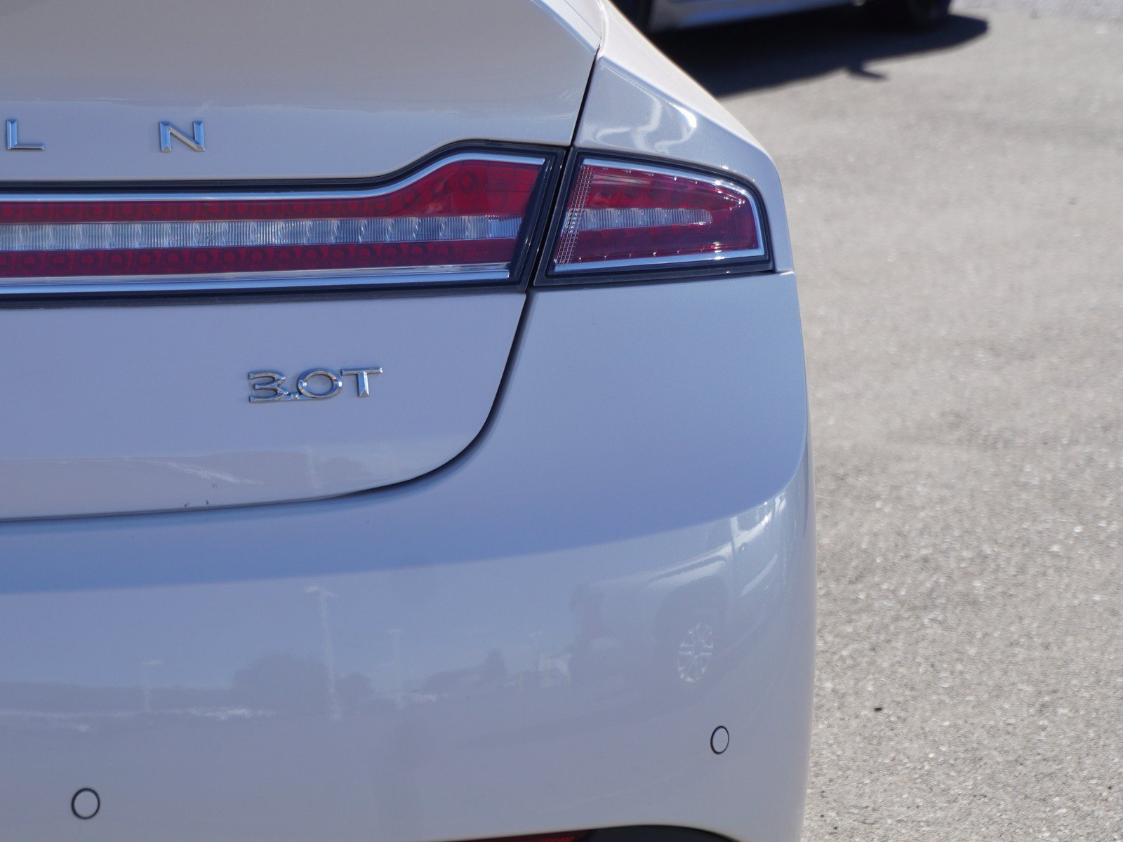 Used 2017 Lincoln MKZ Reserve w/ Technology Package FWD image 10