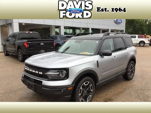 Certified 2022 Ford Bronco Sport Outer Banks w/ Tech Package AWD/4WD image 1