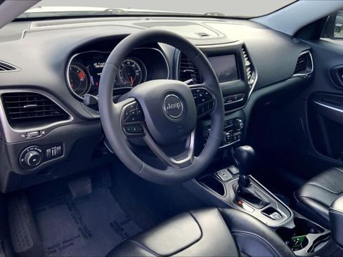 Used 2021 Jeep Cherokee Latitude Plus FWD image 16