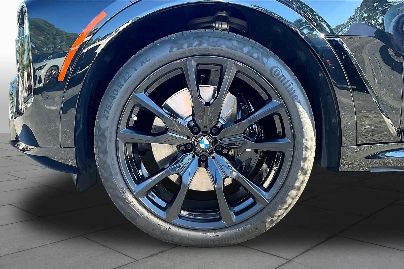 Used 2025 BMW X7 xDrive40i w/ M Sport Package AWD/4WD image 11