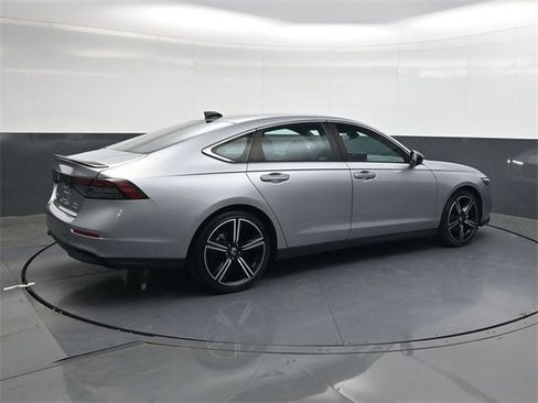 Used 2023 Honda Accord Sport image 4