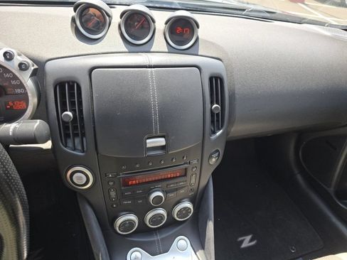 Used 2010 Nissan 370Z Touring RWD image 26