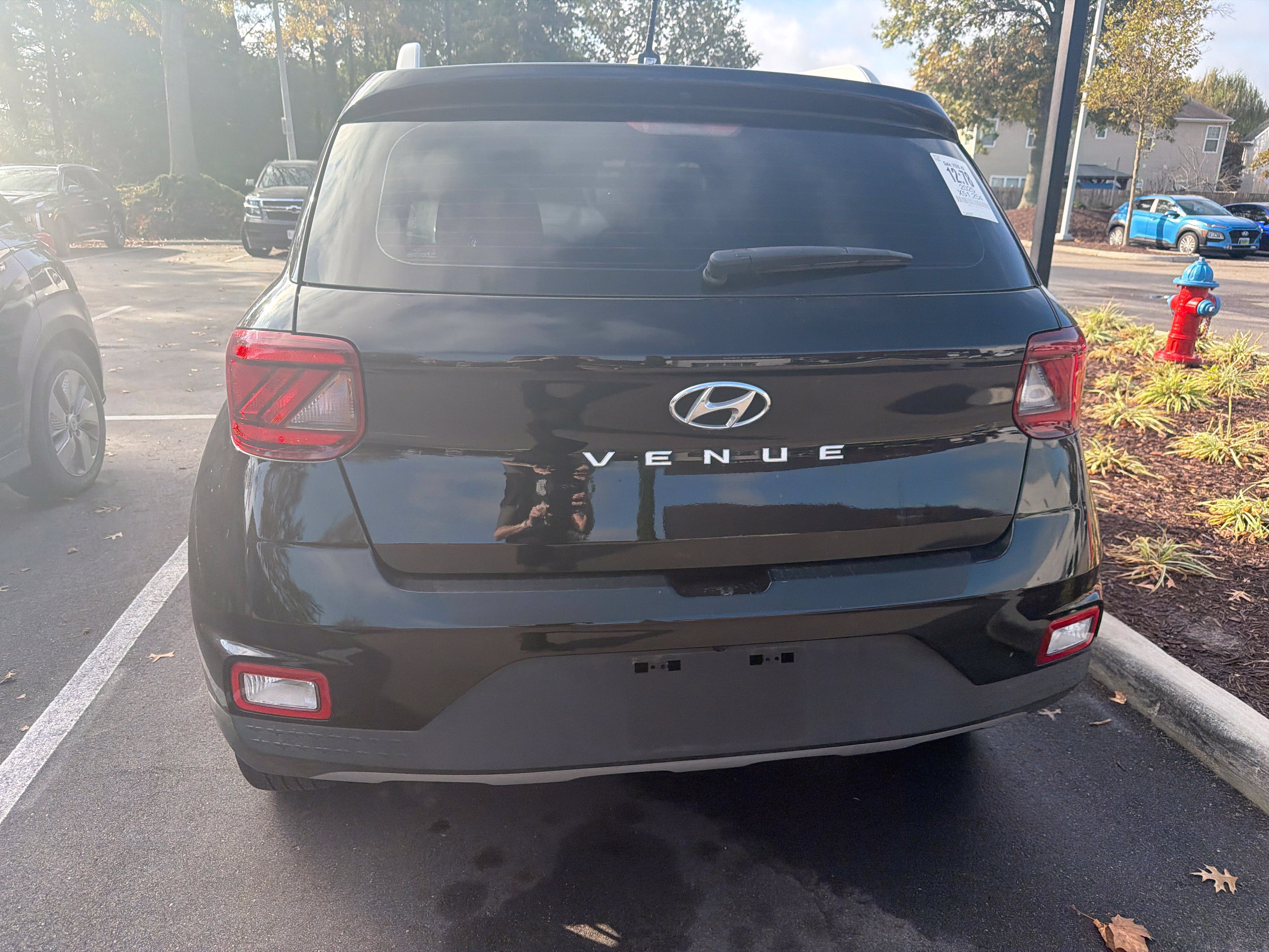 Used 2025 Hyundai Venue SEL FWD image 6