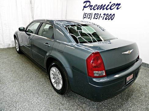 Used 2006 Chrysler 300 RWD image 4