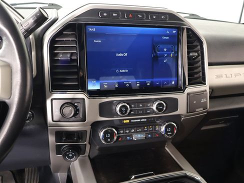Used 2022 Ford F250 Lariat w/ Black Appearance Package image 5