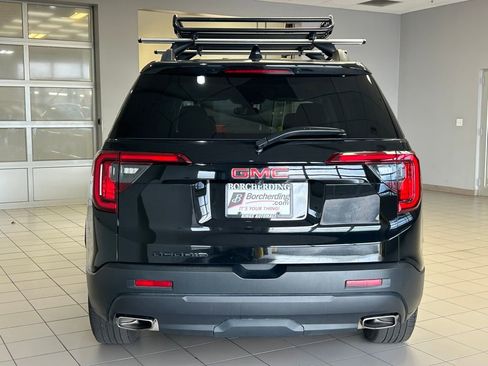 Used 2023 GMC Acadia SLT w/ Elevation Edition image 6