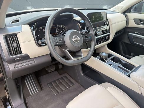 Used 2023 Nissan Pathfinder SL w/ SL Premium Package FWD image 4