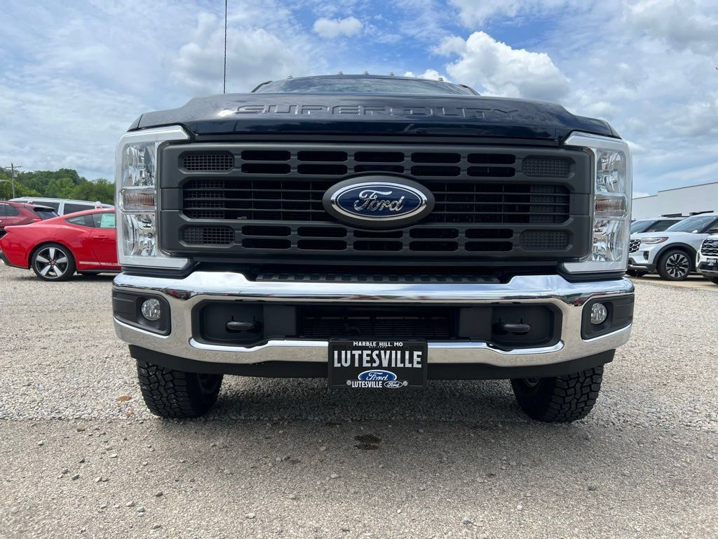 Used 2024 Ford F350 XL AWD/4WD image 3