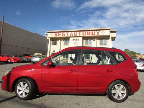 Used 2007 Kia Rondo LX w/ Convenience Pkg image 3
