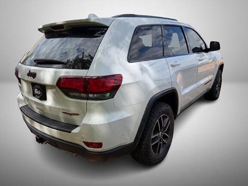 Used 2018 Jeep Grand Cherokee Trailhawk w/ Trailhawk Luxury Group AWD/4WD image 2
