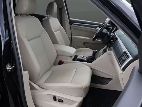 Used 2021 Volkswagen Atlas SEL R-Line FWD image 21