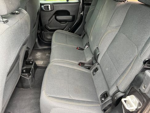 Used 2024 Jeep Gladiator Sport image 19