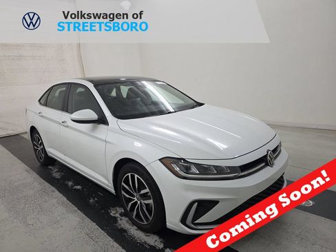 Used 2025 Volkswagen Jetta SE w/ Sunroof Package FWD image 1