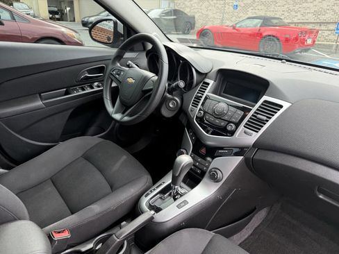 Used 2014 Chevrolet Cruze LT image 23