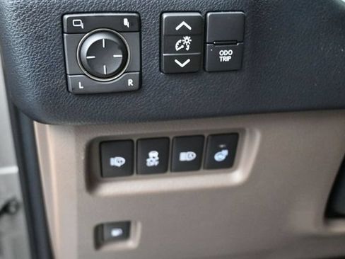 Used 2023 Lexus GX 460 Premium w/ Accessory Package AWD/4WD image 27