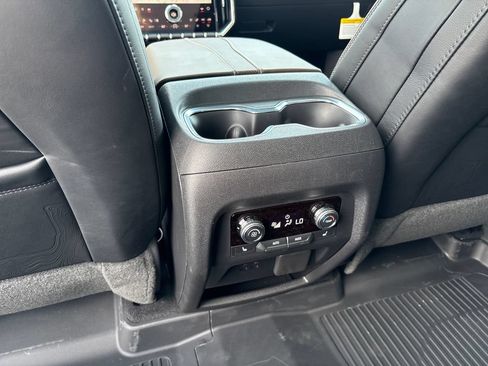 New 2026 GMC Acadia Denali Ultimate w/ LPO, Floor Liner Package AWD/4WD image 41