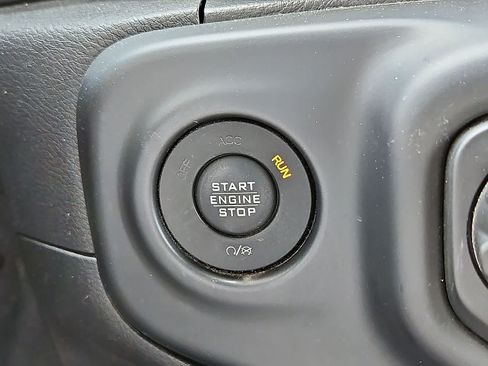 Used 2018 Jeep Wrangler Unlimited Sahara AWD/4WD image 23