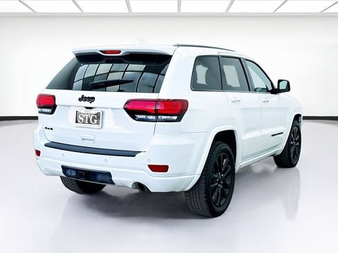 Used 2020 Jeep Grand Cherokee Altitude image 4