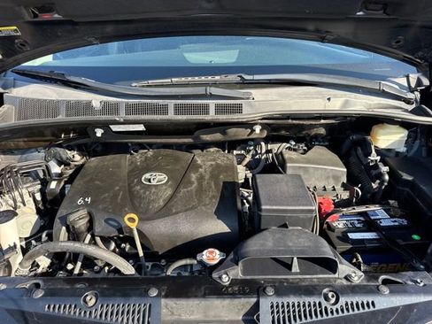 Used 2017 Toyota Sienna SE image 26