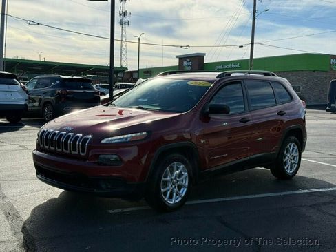 Used 2017 Jeep Cherokee Sport image 9