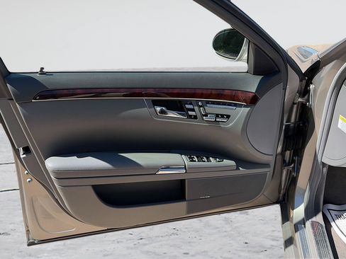 Used 2009 Mercedes-Benz S 550 4MATIC image 27