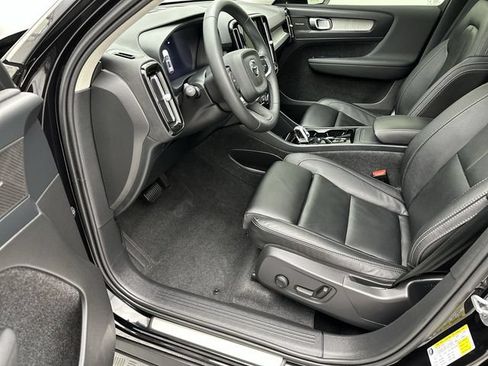 Used 2024 Volvo XC40 B5 Plus w/ Protection Package Premier AWD/4WD image 11