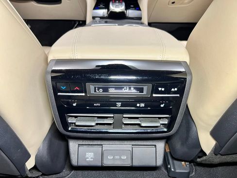 Used 2025 Acura MDX SH-AWD w/ Advance Package image 19