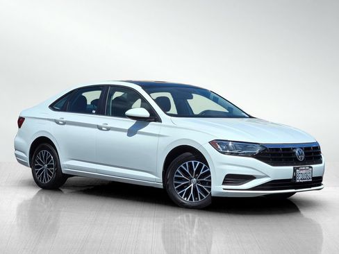 Used 2019 Volkswagen Jetta SE FWD image 2