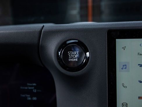 Used 2025 Lexus GX 550 w/ Accessory Package (Z1) image 23