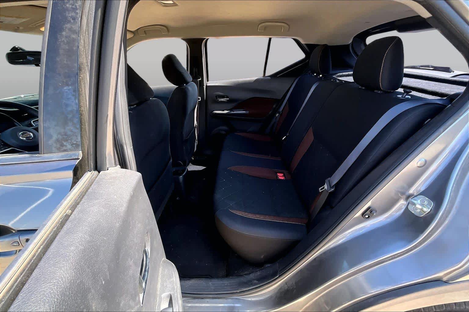 Used 2018 Nissan Kicks SR w/ Exterior Package FWD image 17