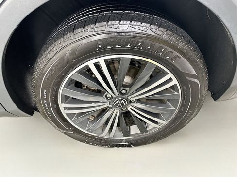 Used 2024 Volkswagen Tiguan Wolfsburg Edition image 11