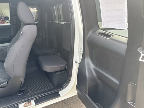 Used 2017 Toyota Tacoma TRD Off-Road w/ Tow Package image 17