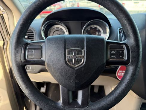 Used 2018 Dodge Grand Caravan SE FWD image 8
