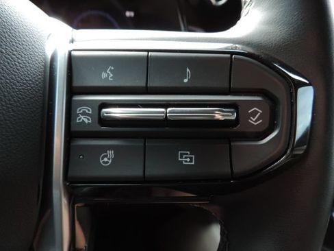 Used 2026 Chevrolet Colorado ZR2 w/ Technology Package AWD/4WD image 31