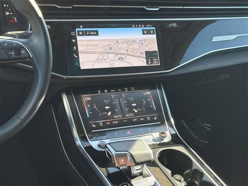 Used 2022 Audi Q8 Prestige image 8
