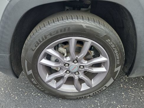 Used 2023 GMC Terrain SLT AWD/4WD image 17