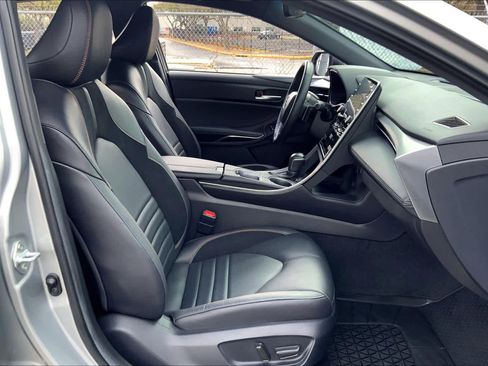 Used 2022 Toyota Avalon XSE image 9