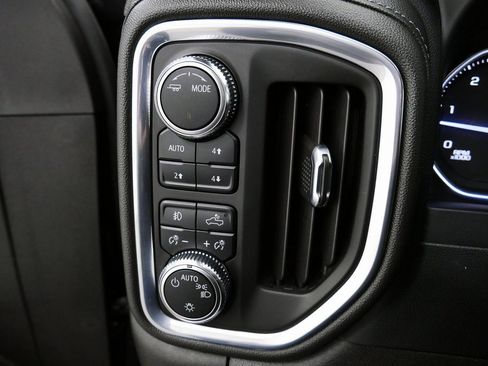 Used 2022 GMC Sierra 3500 SLE w/ SLE Convenience Package image 27