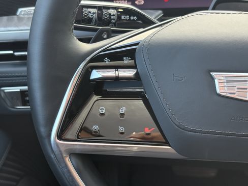 Certified 2025 Cadillac Escalade IQ Luxury 2 w/ LPO, Premium Carpet Package AWD/4WD image 19