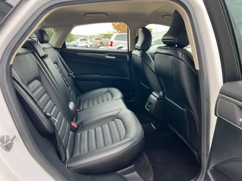 Used 2017 Ford Fusion SE w/ Fusion SE Technology Package image 17