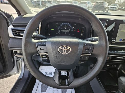 Used 2025 Toyota Camry LE image 25